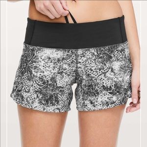 Lululemon Run Times Short II *4” Size 6